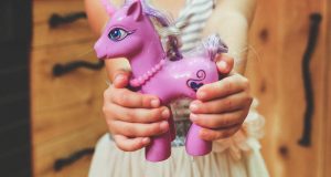 Un informe del CAC sobre la publicitat de joguines a la televisió mostra que augmenten notablement els estereotips femenins